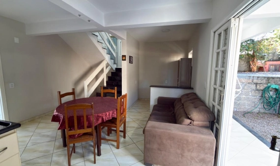 CASA - UNIVERSITARIO 