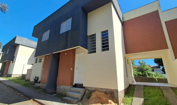 CASA GEMINADA, BAIRRO LARANJINHA - CRICIÚMA