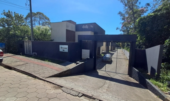 CASA GEMINADA, BAIRRO LARANJINHA - CRICIÚMA