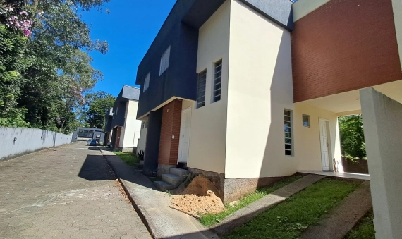 CASA GEMINADA, BAIRRO LARANJINHA - CRICIÚMA