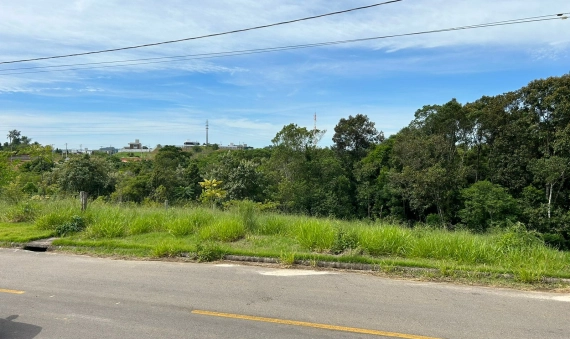 TERRENO, PRIMEIRA LINHA – CRICIÚMA