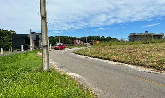 TERRENO, PRIMEIRA LINHA – CRICIÚMA
