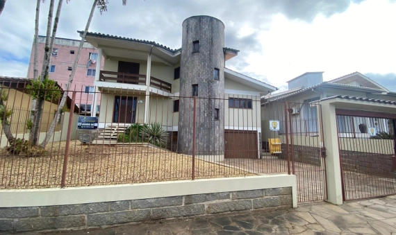 CASA, BAIRRO PINHEIRINHO - CRICIÚMA