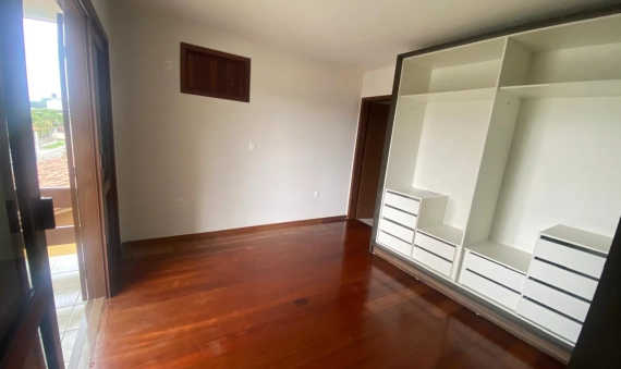 CASA, BAIRRO PINHEIRINHO - CRICIÚMA