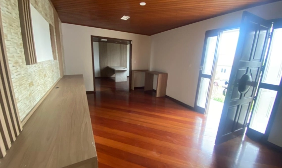 CASA, BAIRRO PINHEIRINHO - CRICIÚMA