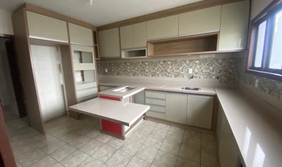 CASA, BAIRRO PINHEIRINHO - CRICIÚMA