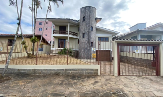 CASA, BAIRRO PINHEIRINHO - CRICIÚMA