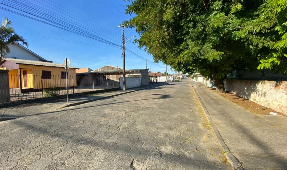 TERRENO-PRIMEIRO DE MAIO. IÇARA