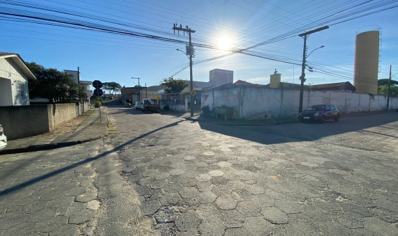 TERRENO-PRIMEIRO DE MAIO. IÇARA