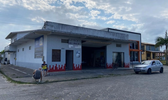 CASA + PAVILHÃO + SALA COMERCIAL - ZONA VELHA, BALNEÁRIO RINCÃO