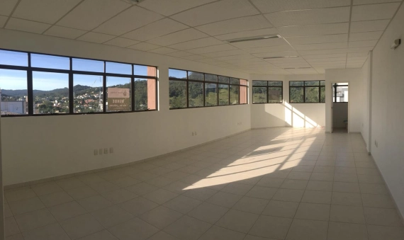SALA COMERCIAL, ED. BELLA VITA - CENTRO, URUSSANGA