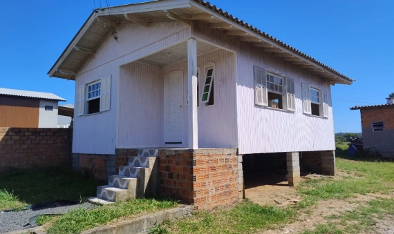 CASA DE MADEIRA - LOMBAS/ PEDREIRAS, IÇARA