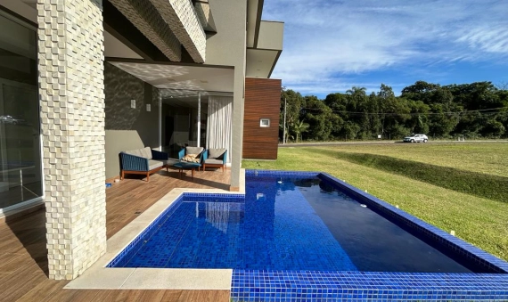 CASA - CONDOMÍNIO FECHADO