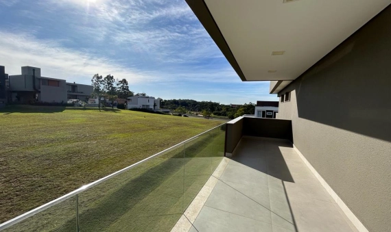 CASA - CONDOMÍNIO FECHADO