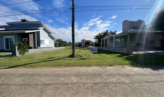 TERRENO NO CONDOMÍNIO VILLA SUIÇA, LAGOA DOS ESTEVES, BALNEÁRIO RINCÃO