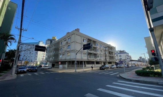 APARTAMENTO NO ED. LUCIANE - COMERCIÁRIO, CRICIÚMA