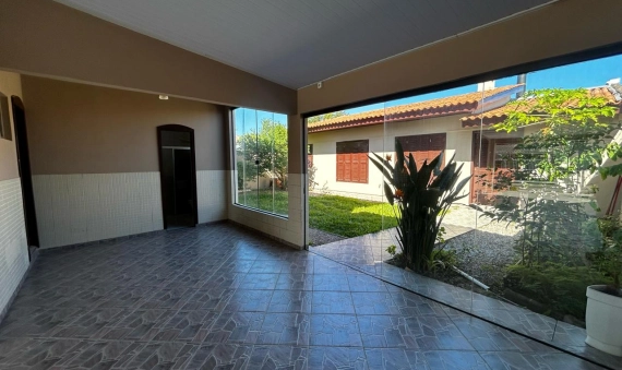 CASA COM EDÍCULA, MOBILIADA, ZONA NORTE-BALNEÁRIO RINCÃO