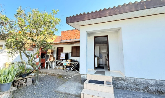 CASA COM EDÍCULA - JARDIM ELIZABETE - IÇARA/SC