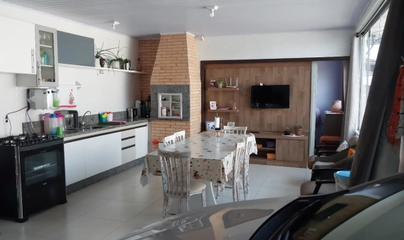 CASA COM EDÍCULA - DEMBOSKI, IÇARA