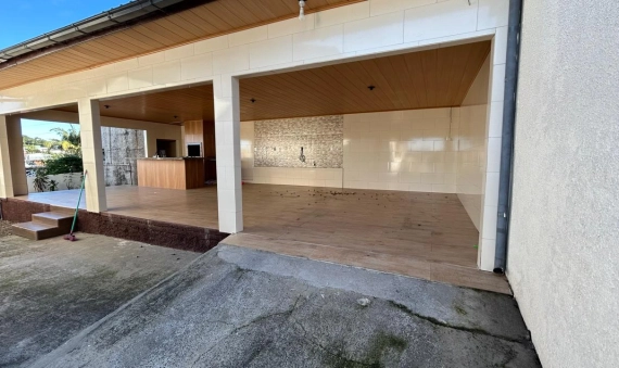 CASA COM EDÍCULA - MOBILIADA -  PRESIDENTE VARGAS - IÇARA - SC