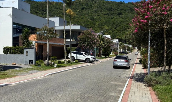 TERRENO - COND. ILHA DO ARVOREDO - FLORIANÓPOLIS 