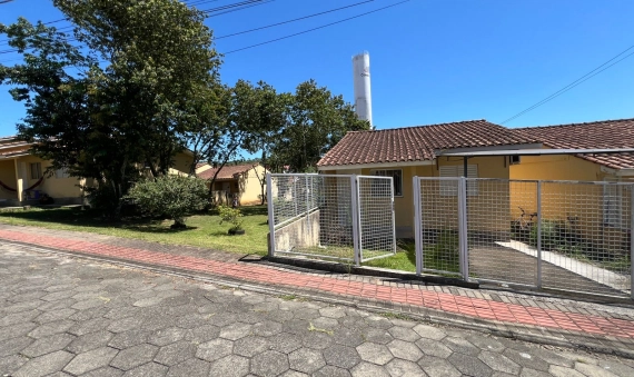 CASA - COND. SANTA LUZIA - CRICIUMA