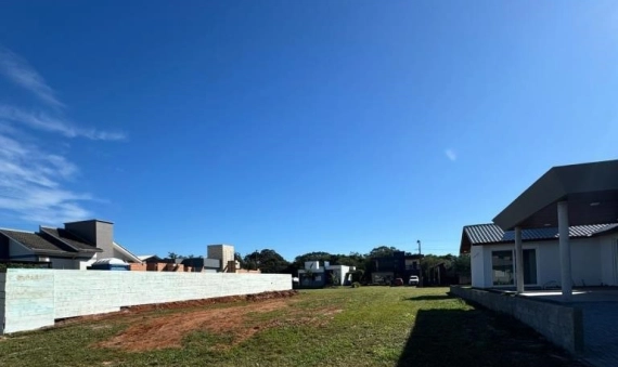 TERRENO NO CONDOMINIO VILA SUÍÇA - LAGOA DOS ESTEVES, BALNEÁRIO RINCÃO