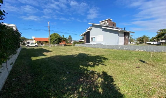 TERRENO NO CONDOMÍNIO VILLA SUIÇA, LAGOA DOS ESTEVES, BALNEÁRIO RINCÃO