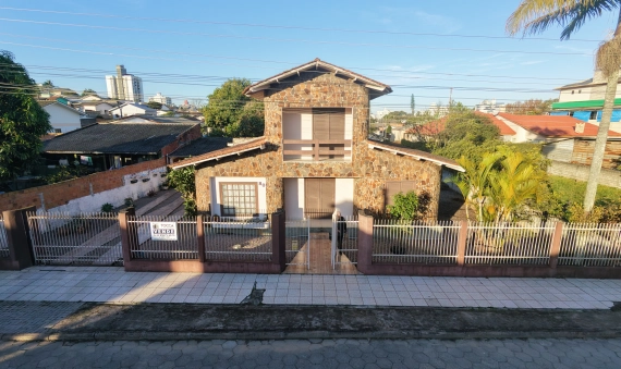 CASA - CENTRO - IÇARA