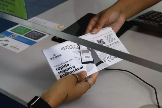 Carn&ecirc;s da tarifa de coleta de lixo come&ccedil;am a ser distribu&iacute;dos em Joinville