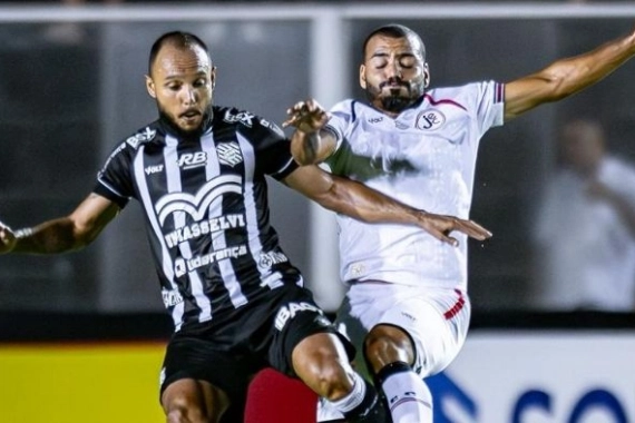 JEC tem jogador expulso, perde para o Figueirense e se complica no quadrangular do rebaixamento