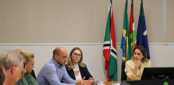 Acic recebe especialistas e apoia campanha Mar&ccedil;o Azul de preven&ccedil;&atilde;o ao c&acirc;ncer colorretal