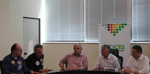 Acic entrega pleitos da regi&atilde;o para candidatos &agrave;s elei&ccedil;&otilde;es