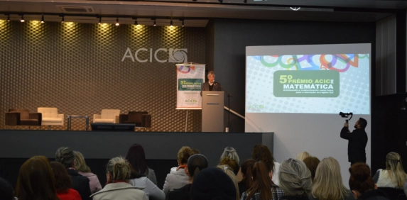 Acic lan&ccedil;ar&aacute; premia&ccedil;&atilde;o voltada &agrave; valoriza&ccedil;&atilde;o do professor