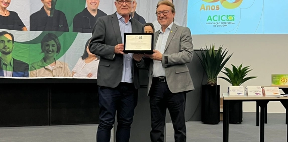 Acic presta e recebe homenagens pelos 80 anos