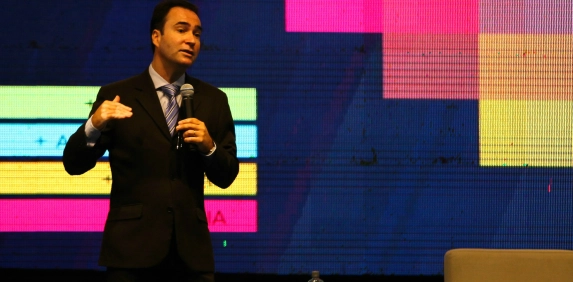 Acic promove palestra com o psicoterapeuta M&aacute;rcio Schultz
