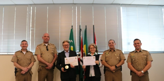 Acic recebe homenagem do comando da Pol&iacute;cia Militar