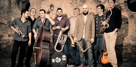 Acic recebe show da Brass Groove Brasil