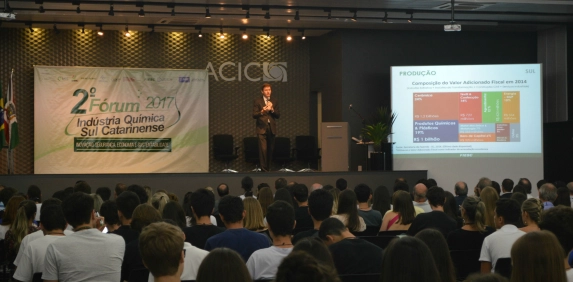 Acic sedia 2&ordm; F&oacute;rum da Ind&uacute;stria Qu&iacute;mica Sul Catarinense