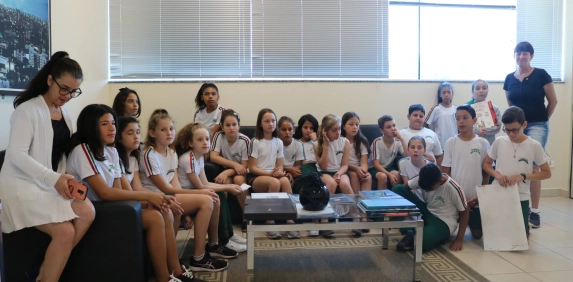 Alunos da Escola Jakob Arns, de Forquilhinha, visitam a Acic