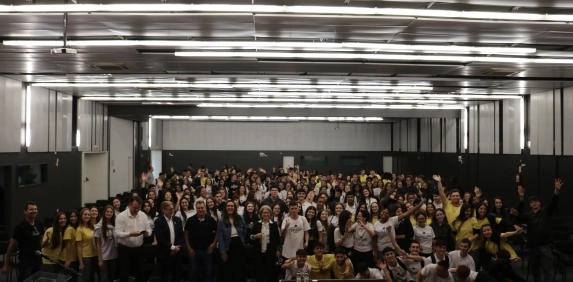 Alunos de cursos do Cedup fazem visita &agrave; Acic