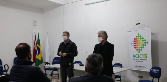 Associativismo como fonte ao desenvolvimento &eacute; tema debatido com empres&aacute;rios de Morro da Fuma&ccedil;a