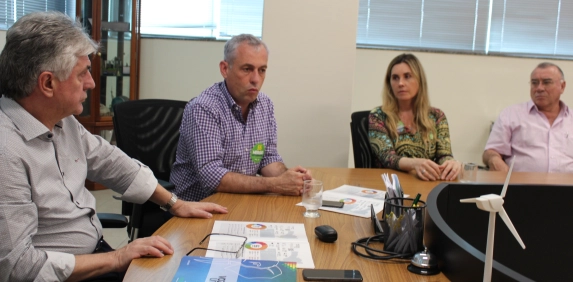 Candidato a vice-governador Jo&atilde;o Paulo Klein&uuml;bing recebe demandas da classe empresarial