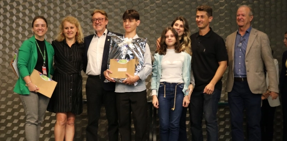 Cerim&ocirc;nia emocionante marca entrega do 7&ordm; Pr&ecirc;mio Acic de Matem&aacute;tica