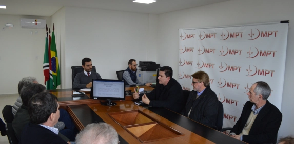 Classe empresarial busca for&ccedil;as em prol do crescimento da regi&atilde;o