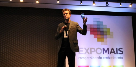 Como a evolu&ccedil;&atilde;o tecnol&oacute;gica transforma as pessoas? Arthur Igreja respondeu na Expomais