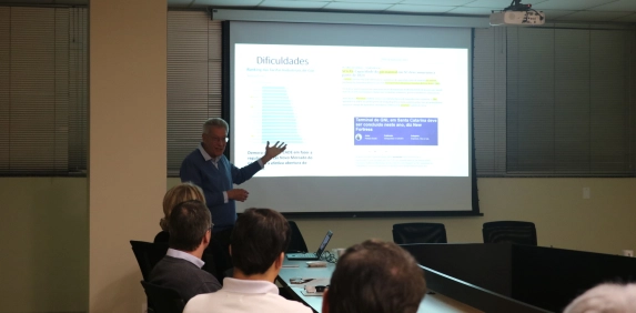 Desempenho do setor cer&acirc;mico &eacute; detalhado em reuni&atilde;o na Acic