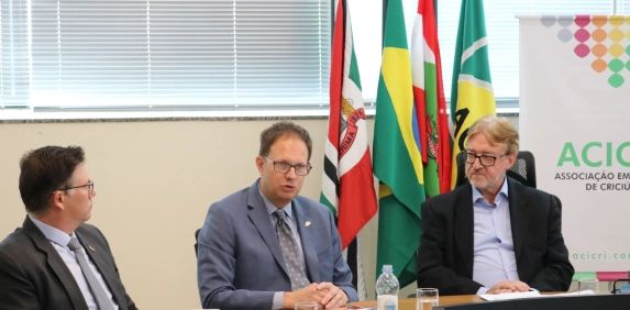 Em visita &agrave; Acic, c&ocirc;nsul dos Estados Unidos conhece potencialidades da regi&atilde;o