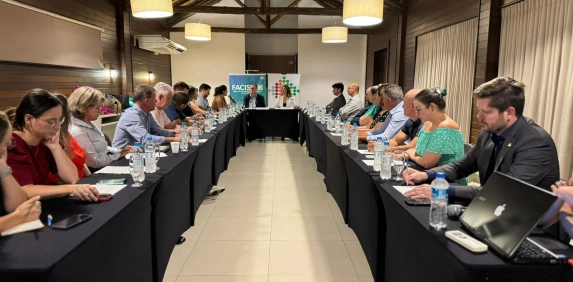 Empresários e lideranças unem esforços na Plenária Regional Extremo Sul da Facisc para debater segurança no Estado