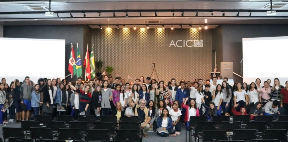 Escolas na Acic motiva alunos a pensarem no futuro profissional